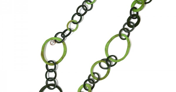 Collana viola-blu con pendente in resina e nappa seta – Collezione